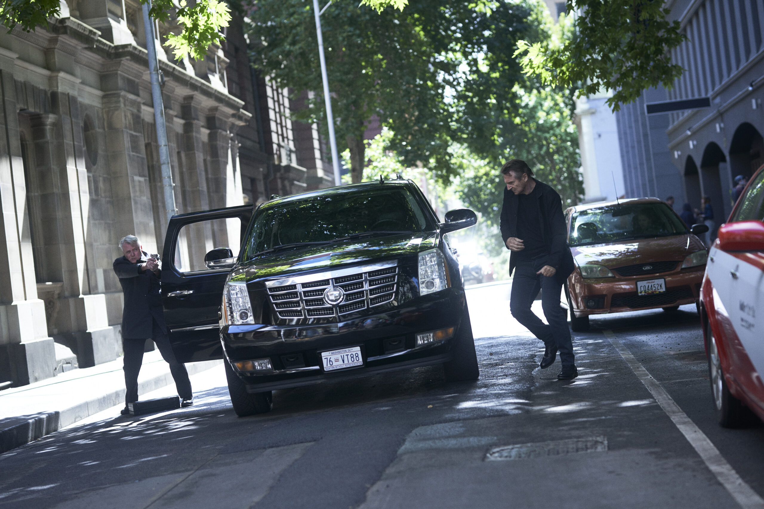 BLACKLIGHT_BILL ROBINSON (Aidan Quinn) and TRAVIS BLOCK (Liam Neeson)_credit Ben King_0037