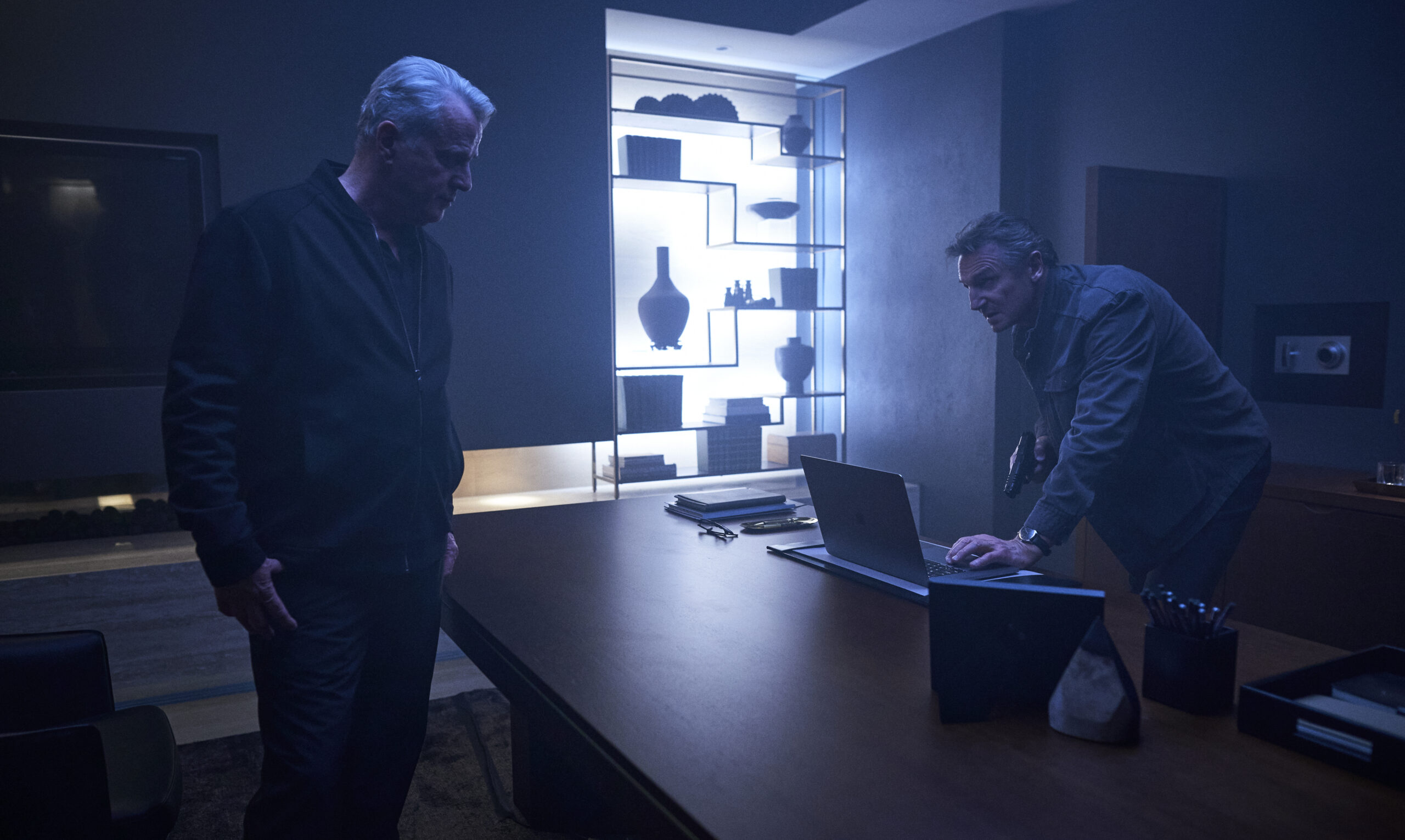 BLACKLIGHT_BILL ROBINSON (Aidan Quinn) and TRAVIS BLOCK (Liam Neeson)_credit Ben King_0050